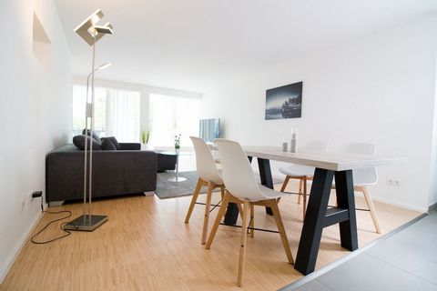 The 3-room apartment on offer is located in a completely renovated and furnished apartment building in the Media Harbor with a direct view of the well-known Gehry buildings on the Rhine. The stylishly furnished apartment has an open living, dining an...