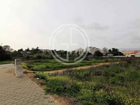 Urban land, in Parchal, Lagoa (Algarve) Land with 6 lots in urbanization (1,500 m2), with the infrastructure already in place, such as sidewalks, streets, light, etc. You can build 1 single-family house and 20 apartments including 10 T2 apartments an...