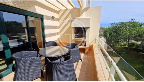 Lovely 2 bedroom apartment for sale, with 3 balconies, just a few steps from the Galé Beach. The apartment is made up of an entrance hall, living/dining room and a modern open-space kitchen, both with sliding doors and access to a balcony, facing sou...