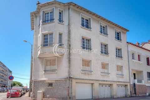 Sought-after area of Ruchoux, apartment of 100 m2 on the 2nd floor located at 2 rue Beaumarchais, small residence of 3 apartments, with a garage, a cellar and a pleasant collective garden. After modernization, you will enjoy a living room of 33 m2, a...