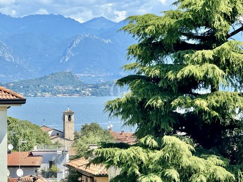 In Desenzano sale of NEWLY RESTORED THREE-ROOM APARTMENT in residence with swimming pool and communal garden. The apartment is a short walk from the historic center of Desenzano, FIRST FLOOR WITHOUT LIFT with large terrace with glimpse of lake view, ...