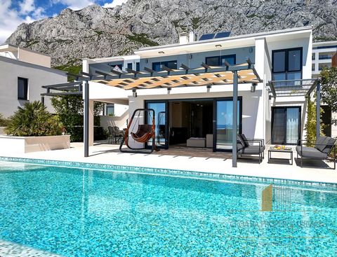 Extremely attractive new villa with a panoramic view of the sea in beautiful Makarska. This luxury villa is located on an elevated location offering an incredible panoramic view of Makarska, the sea and the islands in the distance. This elegant prope...