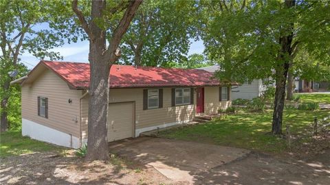 Nestled just inside the White Branch lake community, this well-maintained single-family ranch-style home offers a comfortable retreat in Warsaw, MO. Boasting three bedrooms and 1.5 baths, this charming residence exudes warmth and coziness. The single...