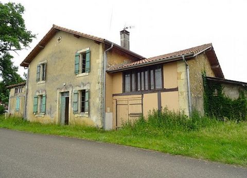 In einer ruhigen Gegend in der Nähe des Dorfes, Haus zu renovieren 150 m². Nach der Sanierung ein Potenzial von 220 m² Wohnfläche mit angrenzender Wohnung von 45 m². Ideales saisonales Vermietungsprojekt oder anderes. Im Erdgeschoss: Ess-/Wohnzimmer ...