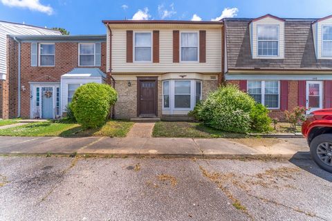 Charming townhouse located in the heart of Virginia Beach! Boasting an abundance of natural light, and large living spaces for entertainment or relaxing. Additionally with it being move in ready makes, it it easy to get right to making yourself at ho...