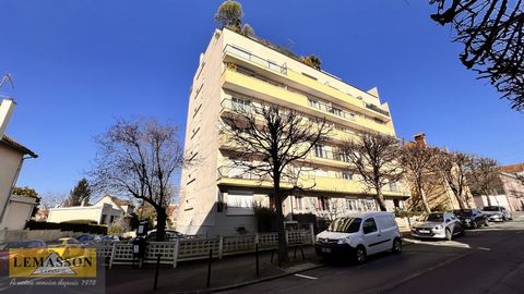 Entdecken Sie diese geräumige T2-Wohnung im Erdgeschoss einer überschaubaren Residenz mit nur 26 Wohnungen in der ruhigen Wohngegend von Vieux Saint-Maur. Nur 8 Gehminuten von der RER A SAINT-MAUR CRETEIL und den Ufern der Marne entfernt, bietet dies...