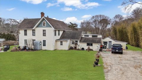 Opportunité d’investissement de premier ordre à Hampton Bays ! Famille 3 légale avec un fort flux de trésorerie. Une opportunité exceptionnelle tant pour les investisseurs que pour les propriétaires-occupants à la recherche d’un potentiel de revenu d...