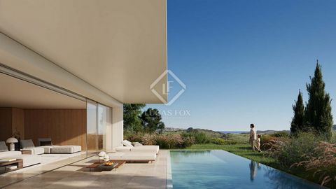 This brand-new villa is located in One Seven, an exclusive development of 17 designer homes in the heart of Estepona Golf. Created by the renowned Fran Silvestre Arquitectos, these villas redefine contemporary architecture, blending sustainability, e...