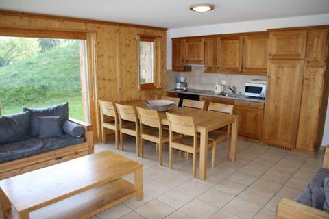 This delightful flat in the heart of the 4 Valleys accommodates up to 8 guests, making it an ideal choice for family vacations or group retreats. Spanning 115 m², it features three bedrooms, each with two single beds, and a spacious living room equip...
