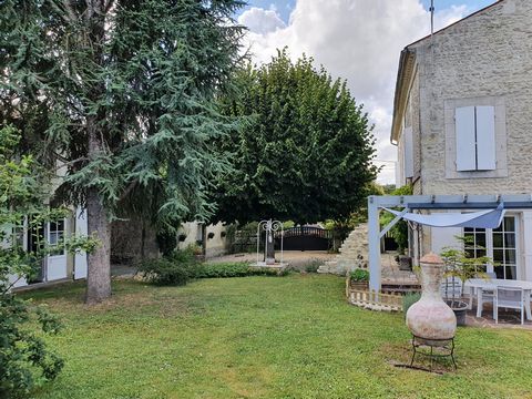 Charmante maison de campagne avec dépendances