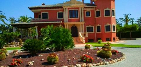 Chalet de lujo individual con parcela de 7.000 m2 a 6 km. de Playas. Reducido de 1.700.000 a 980.000  Situado en una zona de gran prestigio, a 6 km. del Aeropuerto de Alicante y a 9 km. de Alicante capital. Dispone de 2 entradas para vehículos, zona...