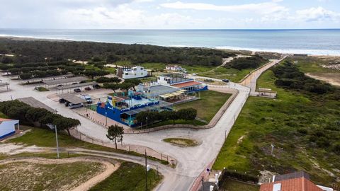 Descubra este magnífico restaurante situado na Praia de Melides, Grândola. Com uma área de 196,6m², este espaço oferece uma oportunidade única para investidores e empreendedores do setor da restauração, beneficiando de uma localização privilegiada e ...