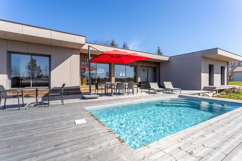 Maison à vendre plain-pied en bois de 149 m², 5 pièces, piscine, 2 garages - BERGERAC (24)