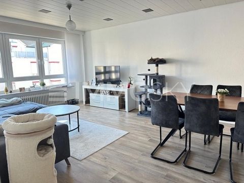 **BITTE HABEN SIE VERSTÄNDNIS, DASS WIR NUR ANFRAGEN MIT VOLLSTÄNDIGEN PERSÖNLICHEN ANGABEN ( ANSCHRIFT,RUFNUMMER und E-MAILADRESSE BEANTWORTEN WERDEN** Diese großzügige und modernisierte 4-Zimmer-Wohnung mit einer Wohnfläche von 97 m² überzeugt durc...
