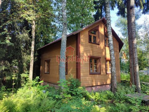 Арт. 72703423 Продается дом в престижном пос. Абрамцево Сергиево Посадского района. Дом 100 кв.м. построен из качественного бруса 150 х 150 мм. с утеплением, обшит имитацией бруса с использованием системы скрытого крепежа DUET компании Гвоздек. Крыша...