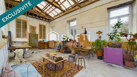 Batiment de caractère en pierre à rénover avec serre