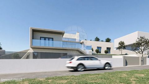 Moradia T4 de luxo em Ventosa, Torres Vedras com vistas deslumbrantes.   Apresentamos esta exclusiva moradia T4 térrea, em fase de construção, situada em Torres Vedras, que combina elegância, conforto e acabamentos de excelência.   Localizada numa ár...