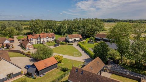 Presenting for sale, a striking detached barn, boasting a seamless blend of historical charm and modern elegance. This property is neutrally decorated, offering a blank canvas for its new owners to leave their mark. Set within a picturesque farm esta...