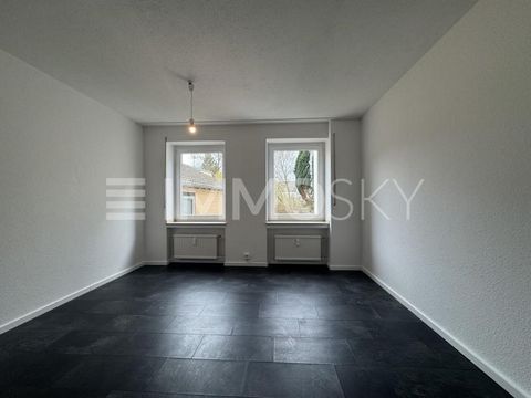 +++ Houd er rekening mee dat we vragen alleen beantwoorden met VOLLEDIGE persoonlijke informatie (volledig adres, telefoonnummer en e-mail)+++ INVESTEERDERS OPGELET! Dit sfeervolle 3-kamer appartement is gelegen op de 1e verdieping van een goed onder...