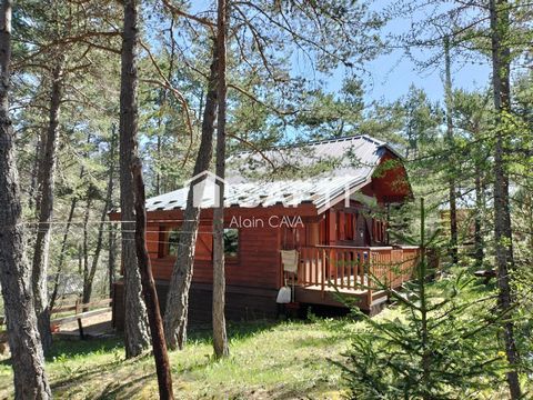 Chalet de 70m²(53m² loi carrez) sur 2 niveaux avec sous sol, abri de jardin sur 365m² de terrain cloturé