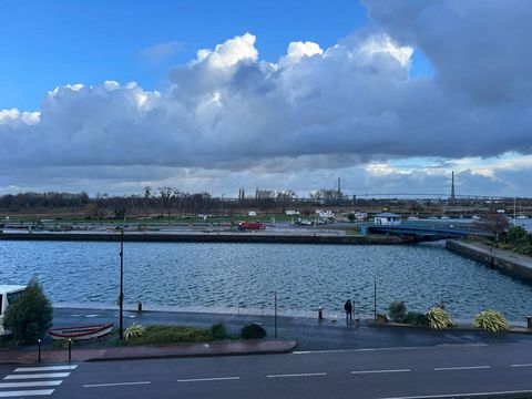 14600 Honfleur city center apartment ideally located not overlooked with open view on the 2nd floor of a small co-ownership of 6 lots with low charges (5.24 % fees incl. VAT at the buyer's expense.) Condominiums of 6 units (). Annual expenses : 450 e...