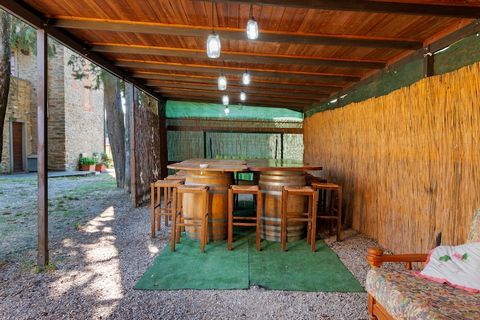 Una tariffa opzionale per servizi e utenze di EUR 45,00 verrà addebitata prima del vostro arrivo. I dettagli sono forniti di seguito. Questa deliziosa casa di campagna con 1 camera da letto, un tempo tradizionale casa colonica toscana, è stata restau...