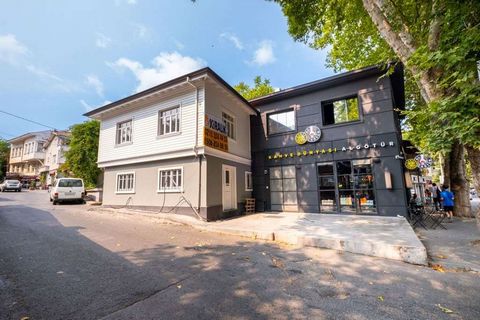 YENIKÖY IN THE CENTER IN A DETACHED BUILDING 70 M2 GARDEN AREA OFFICE FOR SALE   3 FLOORS UPPER FLOOR - 2 ROOMS + COMMON AREA GROUND FLOOR - 3 ROOMS BASEMENT FLOOR - 1 ROOM + 3 WC   -We work in partnership with other real estate agencies in all our p...