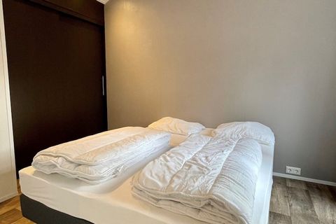 Chalet Bever is een modern chalet, ontworpen voor liefhebbers van de fijnere dingen in het leven. Het biedt een ruime oase, perfect om te ontspannen en te genieten van quality time met uw dierbaren. Met zijn luxe keuken en goed uitgeruste woonruimtes...