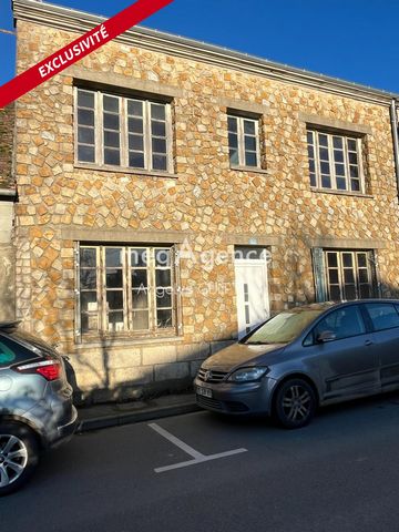 Maison avec garage, hangar et terrain clos