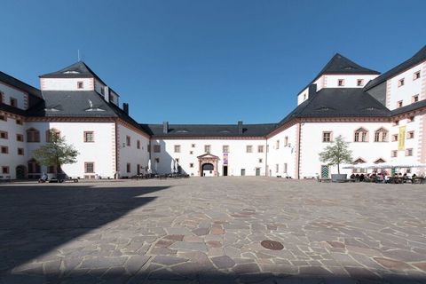 Es erwartet Sie ein unter Denkmalschutz stehendes Ferienhäuschen zur Alleinbenutzung in ruhiger und doch zentraler Lage der sächsischen Kleinstadt Oederan. Das Ferienhaus ist komplett und neu ausgestattet. Genießen Sie die lauen Sommerabende auf der ...