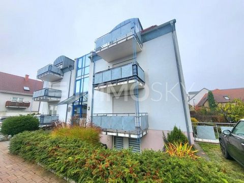 Diese charmante und hochwertig ausgestattete Zweieinhalb-Zimmer-Wohnung bietet ein ideales Zuhause für anspruchsvolle Bewohner. Die Souterrain-Wohnung überzeugt durch folgende Merkmale: Großzügiges Wohnzimmer mit Essbereich und direktem Zugang zur 14...