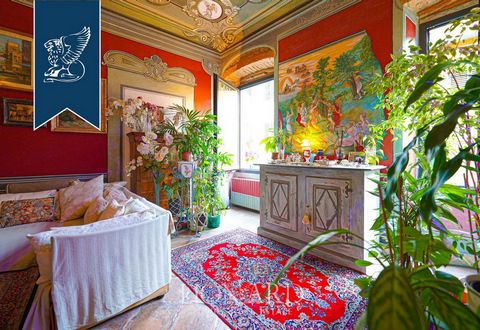 Nestled within Florence's vibrant San Niccolò district, this remarkable apartment, boasting approximately 250 sqm adorned with historical frescoes, offers a unique glimpse into the city's rich past. Occupying the entire piano nobile of a hi...