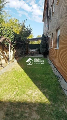 This flat is at Calle de los Oficios, 40194, Tabanera del Monte, Segovia, on floor ground floor. It is a flat, built in 2007, that has 85 m2 and has 3 rooms and 2 bathrooms. It includes individual natural gas heating, windows climalit, jardín, wardro...
