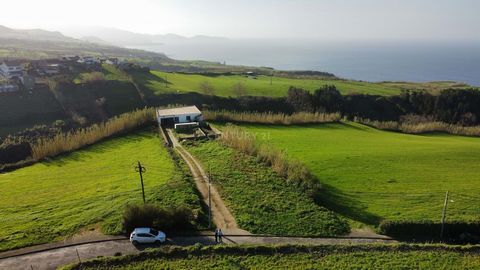 Urban land in Fenais da Ajuda, Ribeira Grande with a total area of 1271m2. This is the ideal place to create a unique residence, with stunning views of the sea and the comfort of total privacy. Surrounded by the natural landscape, this land offers un...