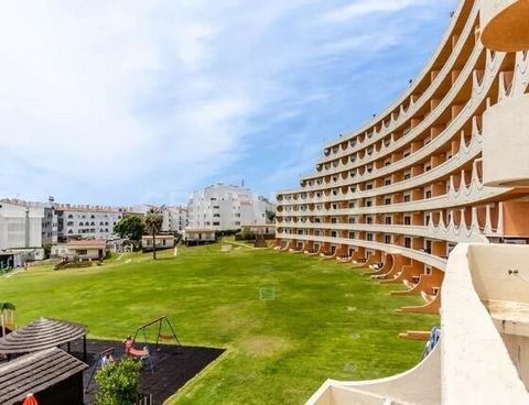 One-bedroom apartment with guaranteed profitability. The flat comprises Living room with kitchenette 1 bedroom with wardrobes 1 bathroom 1 large terrace Paraíso de Albufeira is a tourist development known for its central location and easy access to b...