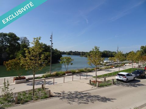STOP DEAL: Discover this very beautiful apartment with a magnificent view of the banks of the Saône in Seurre. Type 3, it is composed of a living room, a kitchen, 2 storage rooms, a toilet, a bathroom, 2 bedrooms and 2 large convertible attics. Very ...
