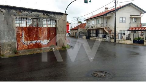 LARGE COMMERCIAL WAREHOUSE OR INDUSTRIAL ACTIVITY. WITH LARGE SURFACE FOR DEVELOPMENT OF ANY COMMERCIAL OR INDUSTRIAL ACTIVITY. OLD WAREHOUSE OF WINES CANTINHO TO RECOVER VERY WELL SITUATED IN THE STREET OF ARGONCILHE, PARISH OF ARGONCILHE IN THE MUN...