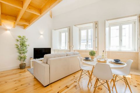 Wonderful apartment with mezzanine, located in one of the best areas of Porto, near the wonderful Trindade. Decorated in a simple way but full of personality, this apartment promises you the opportunity to experience the true living in this wonderful...