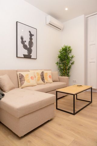 Apartment with 1 double bed, ideal for 1 or 2 people, has a bay window overlooking Santa Irene street. The apartment is fully equipped so that you do not miss anything and with all the comforts you may need during your stay. The apartment has 1 bedro...
