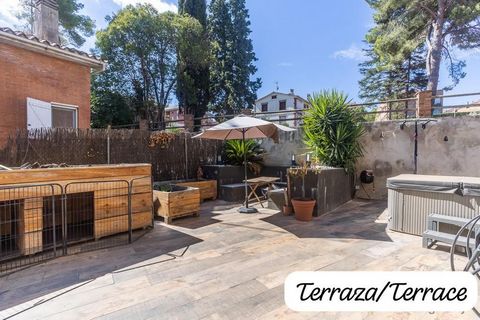 Very bright 1-bedroom apartment with a double bed. +100m2 terrace for private use, with Jacuzzi. Located in a quiet area, with little vehicle traffic. It is close, 5-10 minutes walking, from the center, supermarkets, train station, CAP, ATMs, bars, a...