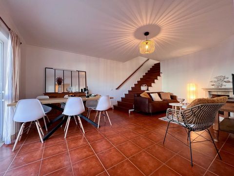 Feel at home in the magnificent region of Azeitão. This house of over 100m2 has been tastefully renovated recently. All the decoration was made for the comfort of guests. Comprising a living room with fireplace, 2 bathrooms, 3 bedrooms and a fully eq...