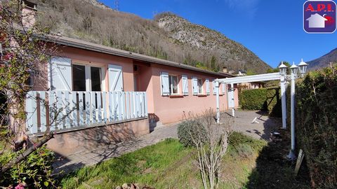 Ground floor house ! Perfectly located, quiet and offering a panoramic view of the surrounding mountains. Beautiful detached house, bright, functional and fully furnished. Composed of four bedrooms, a large living room, an open kitchen, a bathroom an...