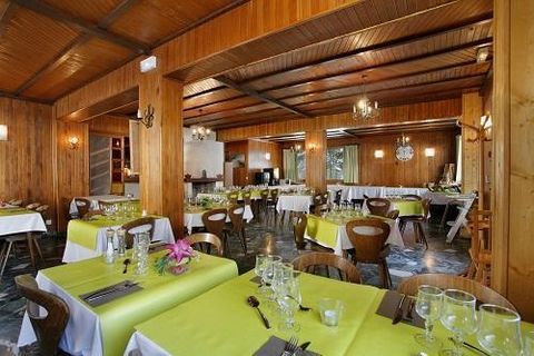 The two star Hotel Eliova L'eau Vive** is located 100m from the Linga gondola lift in Chatel. This links skiers to the Portes du Soleil ski area. There is a free shuttle service to the centre of Chatel. Bedroom with 2 single beds, flat screen TV. Bat...