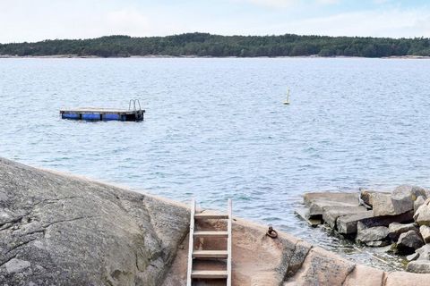 Great, spacious holiday home just 300 meters from the Oslo fjord and a beach with diving board, floating jetty and rocks. Boat for rent, possible to fish mackerel and trout. The house is large with two kitchens and is well suited for parties, as it c...