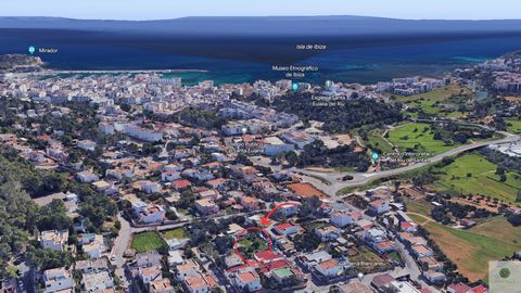 We presenteren een stedelijk perceel van 400 m2 gelegen in een van de meest exclusieve delen van het eiland. Dit perceel ligt op slechts 5 minuten van het levendige centrum van Santa Eulalia, waardoor u het gemak heeft dicht bij alle diensten en attr...