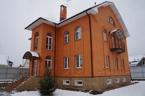 The complex is built on a cliff and hits the Ugra river scenic views at any time of the year (major pop concerts and opera ensembles Russia in an open area on the banks of the river Ugra). The complex includes two guest cottages, a lodge in the woods...