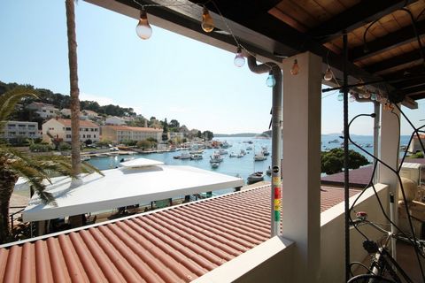 For sale, Hvar, first row to the sea, four-room apartment 133.71 m2, on the first floor of a residential building. It consists of a living room, four bedrooms, two bathrooms and a utility room, as well as a terrace and a staircase. Apartment in an ex...
