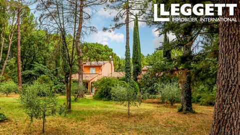 A23334RSI30 - This spacious villa, build in 60’ is surrounded by vineyards and woods, with views over the countryside, located on the edge of Provence near villages with full of character and charm with many romans sights, Côtes du Rhône vineyards, m...
