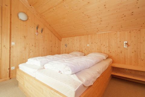 This beautiful and cozy chalet on Hallingerbach for a maximum of 9 people is located directly on the forest slope in a chalet park in Stadl an der Mur in Styria, in the border triangle of Styria/Salzburg/Carinthia, and is the perfect place for an unf...