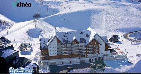 Cet appartement T4 cabine duplex haut de gamme est présenté comme un lieu exceptionnel qui allie ski, montagne et luxe. Il est situé au pied des pistes de la station moderne de Peyragudes, offrant ainsi un accès direct aux activités de ski. Dès votre...